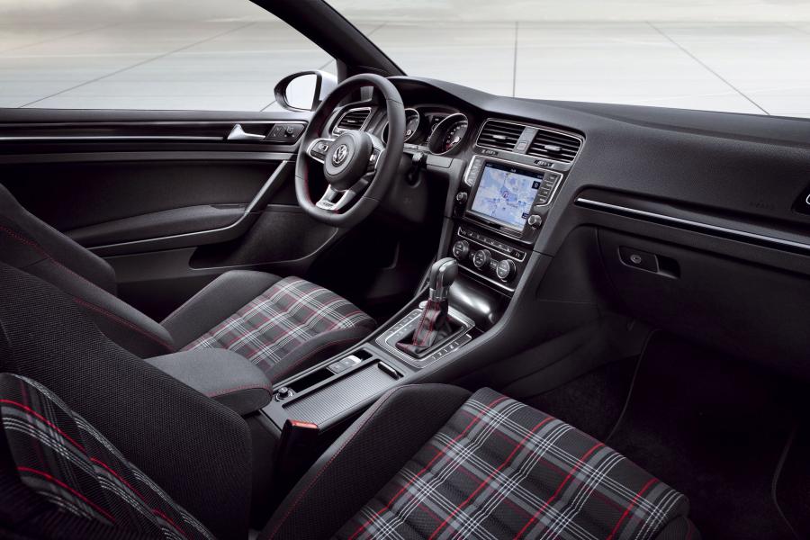  Volkswagen Golf GTi Concept 2012 года  (фото 3 из 6)